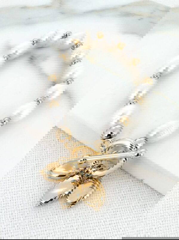 Envy 4348 Gold & pearl stretch bracelet with t-bar and charms